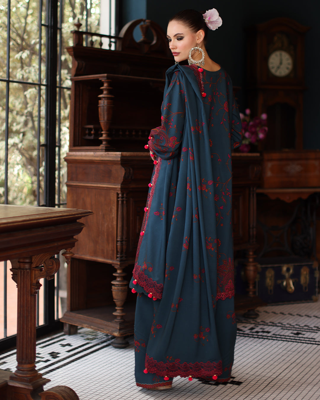 ANIIQ - Embroidered Linen Collection 25-04